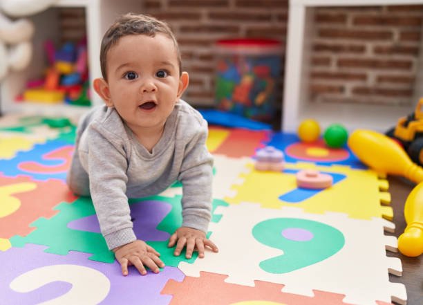 Aula de maternal con niños pequeños